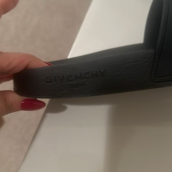 Brand news slides super comfortable - Picture 4 of 5